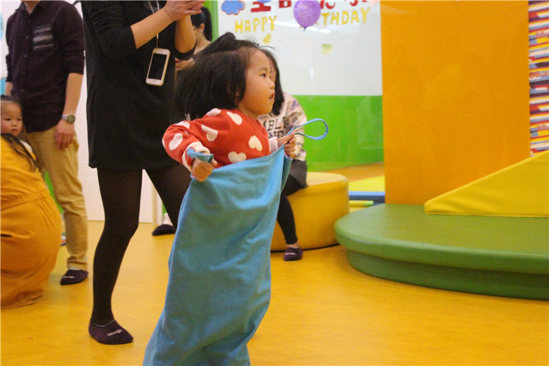 BBunion国际早教厦门外图中心活动花絮:感恩的心,蓝色的爱 BBunion国际早教厦门外图中心活动花絮:感恩的心,蓝色的爱