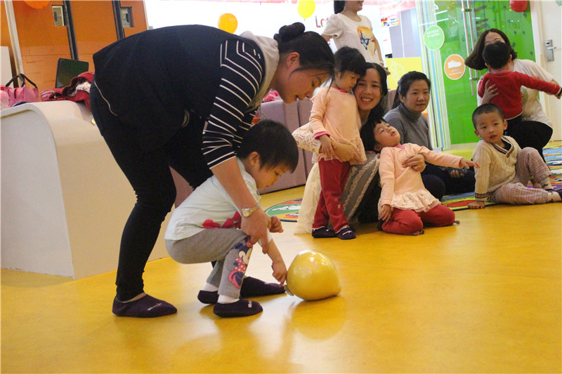 BBunion国际早教厦门外图中心活动花絮:感恩的心,蓝色的爱 BBunion国际早教厦门外图中心活动花絮:感恩的心,蓝色的爱